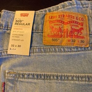 Light blue denim Levi’s 505 straight leg stretch 32x30